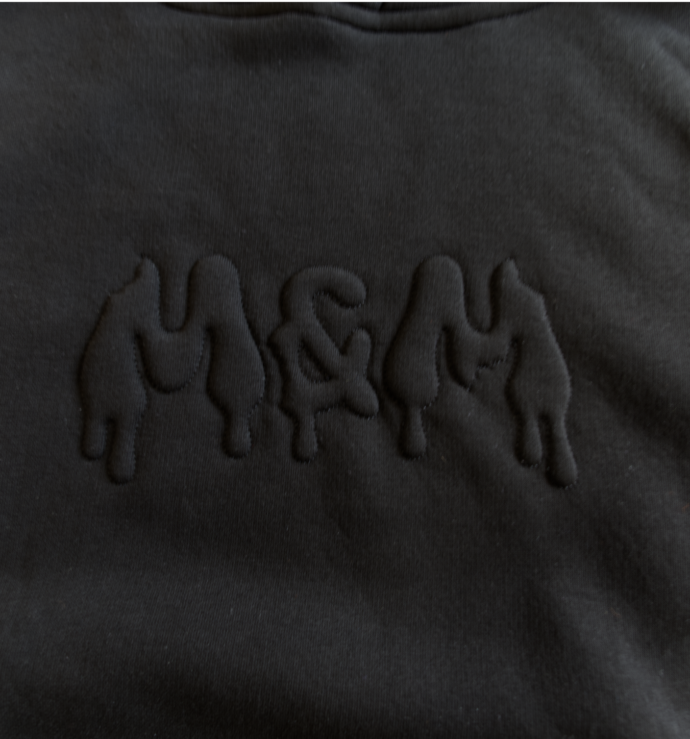 Czarna bluza oversize z wytłaczanym logo M&M