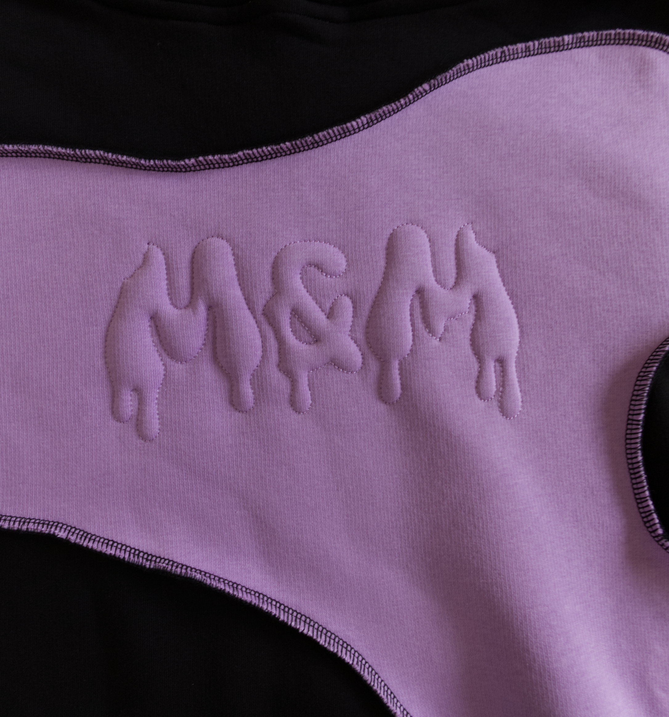 Czarno-fioletowa bluza oversize z wytłaczanym logo M&M